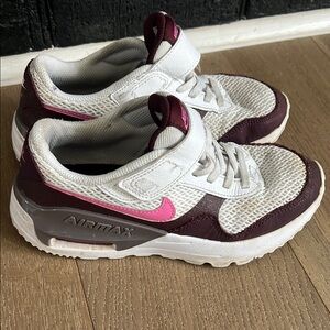 Nike White and Purple Sneakers Sporty Design